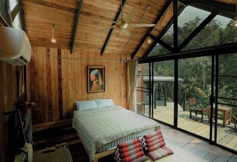 هتل Voraman Hut