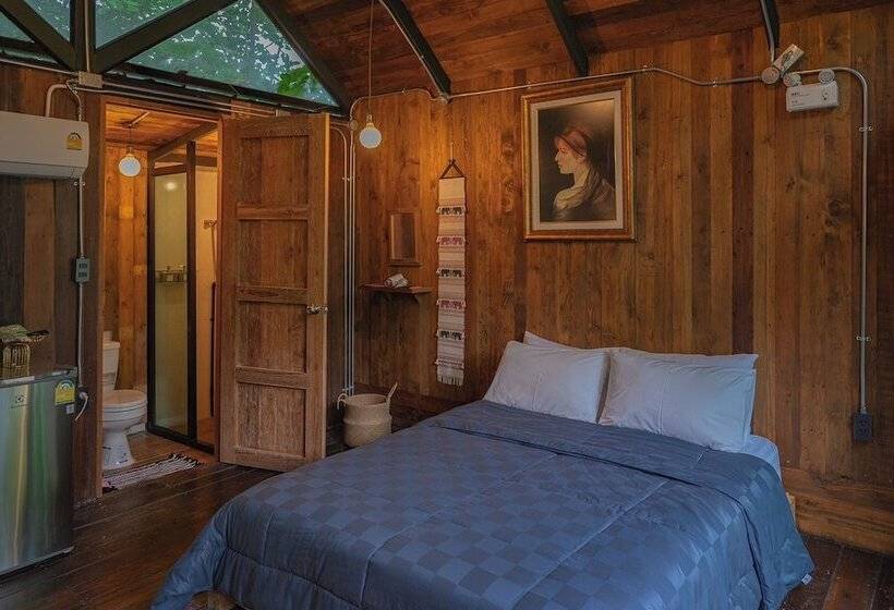 هتل Voraman Hut