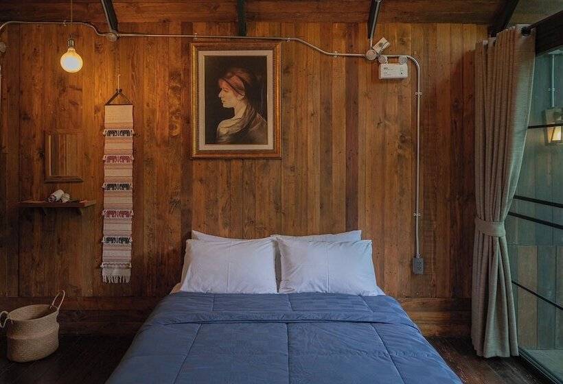 هتل Voraman Hut