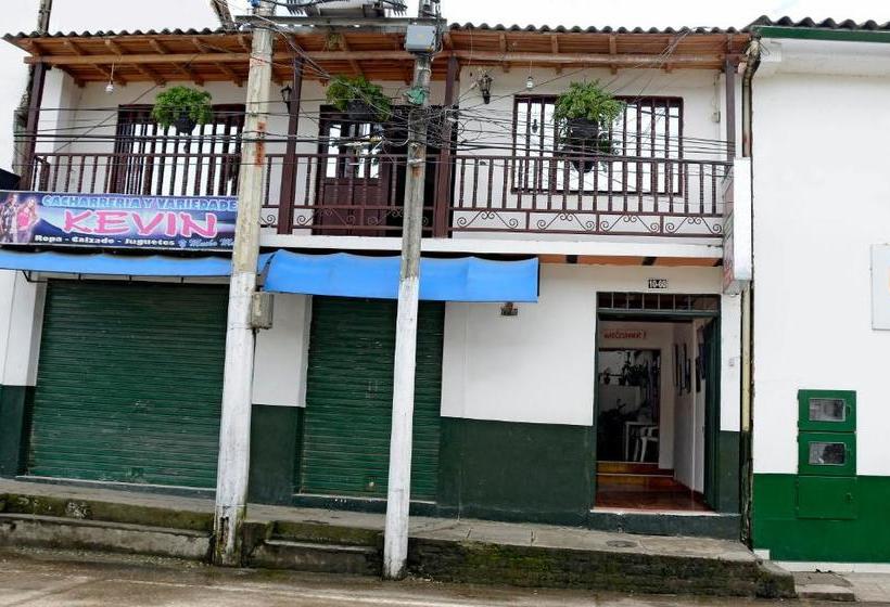 هاستل El Turista