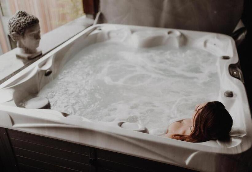 簡易ホテル At Home   Jacuzzi Privatif