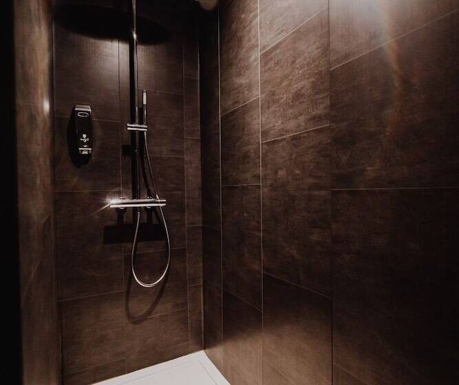 簡易ホテル At Home   Jacuzzi Privatif