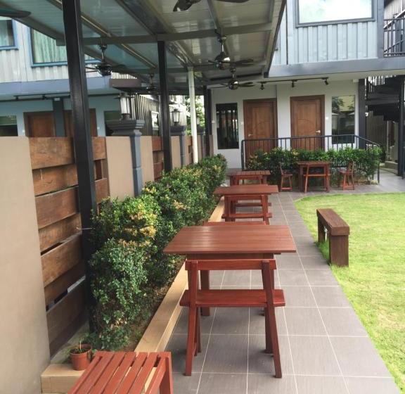 فندق Kluang Container Swimming Pool