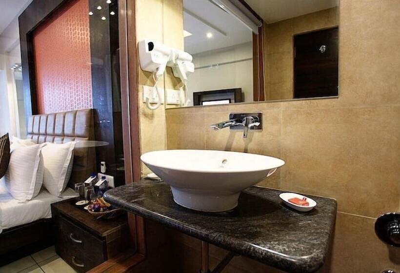 Отель Patang Residency