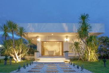 استراحتگاه West View Villa