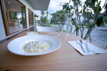 استراحتگاه West View Villa