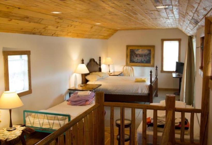 فندق صغير Snowmansion Taos Adventure Lodge