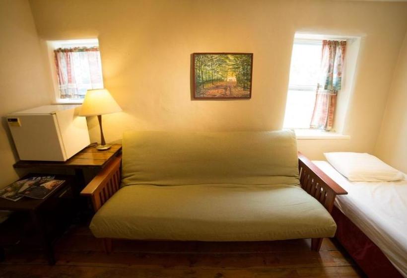 فندق صغير Snowmansion Taos Adventure Lodge