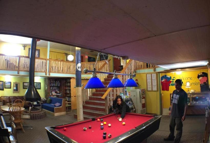 فندق صغير Snowmansion Taos Adventure Lodge