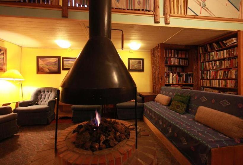 فندق صغير Snowmansion Taos Adventure Lodge