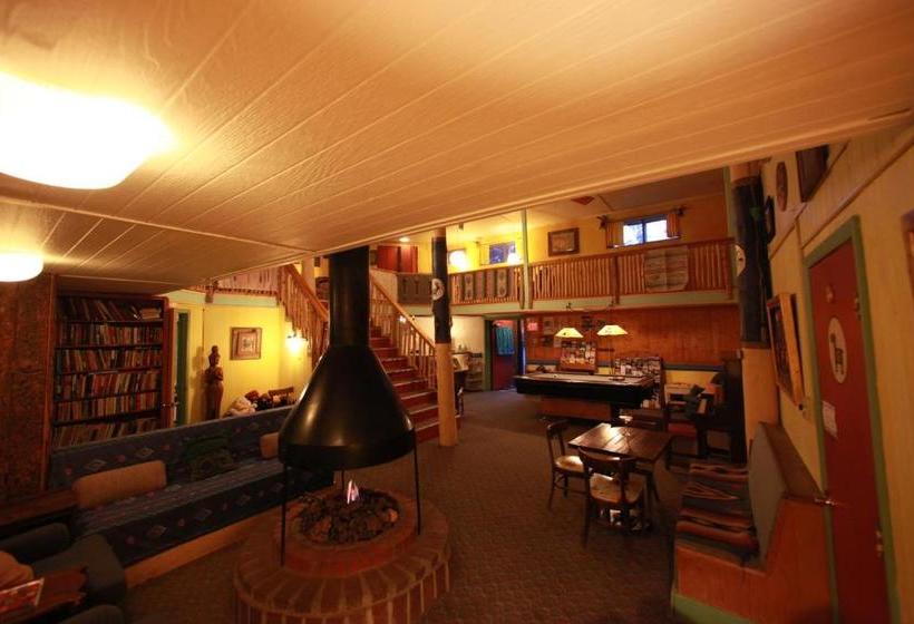 فندق صغير Snowmansion Taos Adventure Lodge