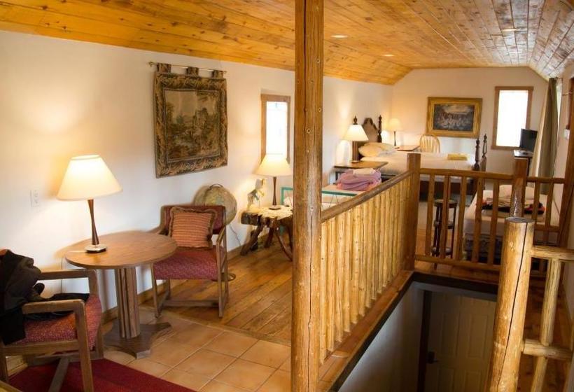 فندق صغير Snowmansion Taos Adventure Lodge