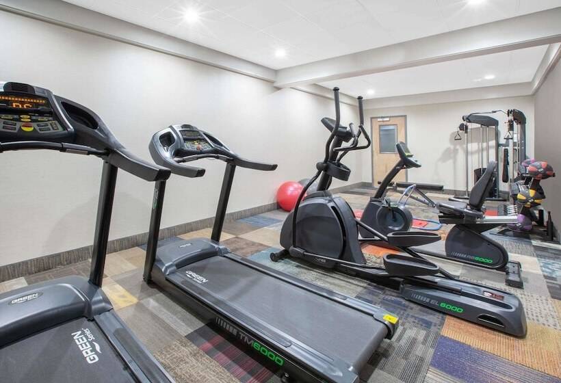 هتل Baymont By Wyndham Grand Rapids Near Downtown