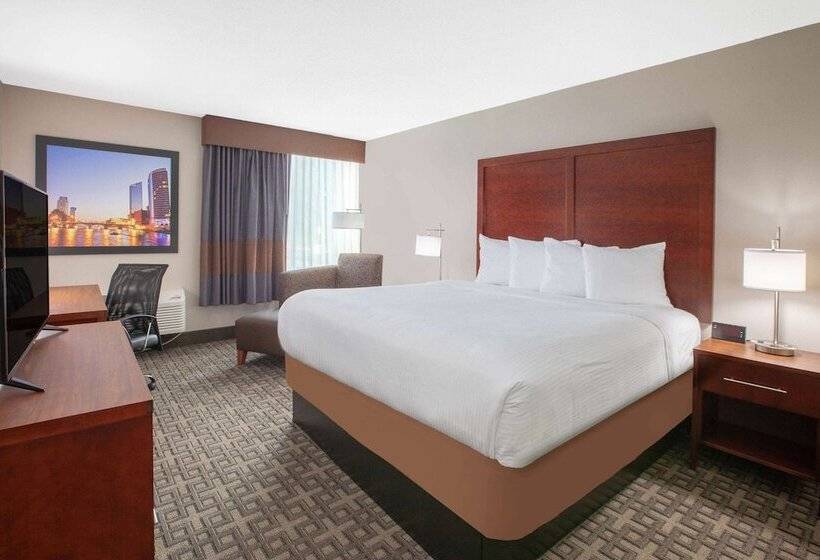 هتل Baymont By Wyndham Grand Rapids Near Downtown