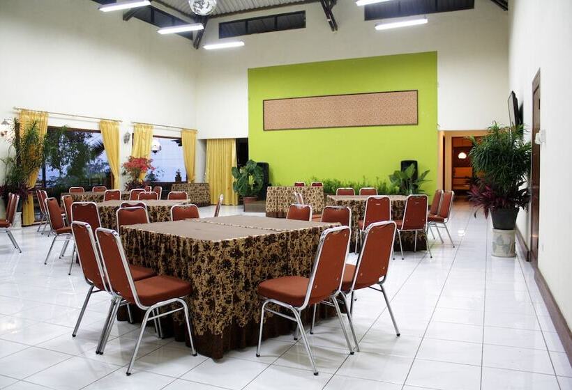 فندق Oyo 209 Permata Hati Resort & Organic Farm