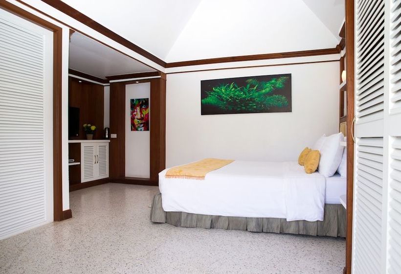 Fotos del hotel Castle Howchow Beach Resort:  6