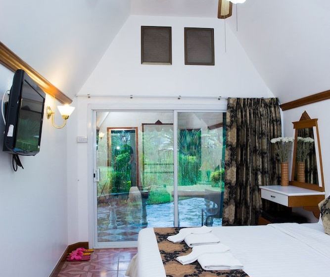 Fotos del hotel Castle Howchow Beach Resort:  15