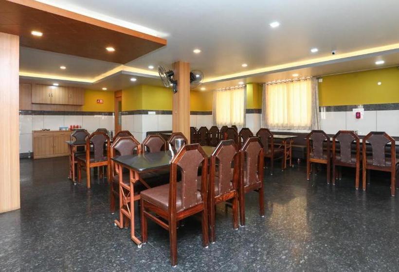 Fotos del hotel Treebo Trend Krishnaa Comfort:  9