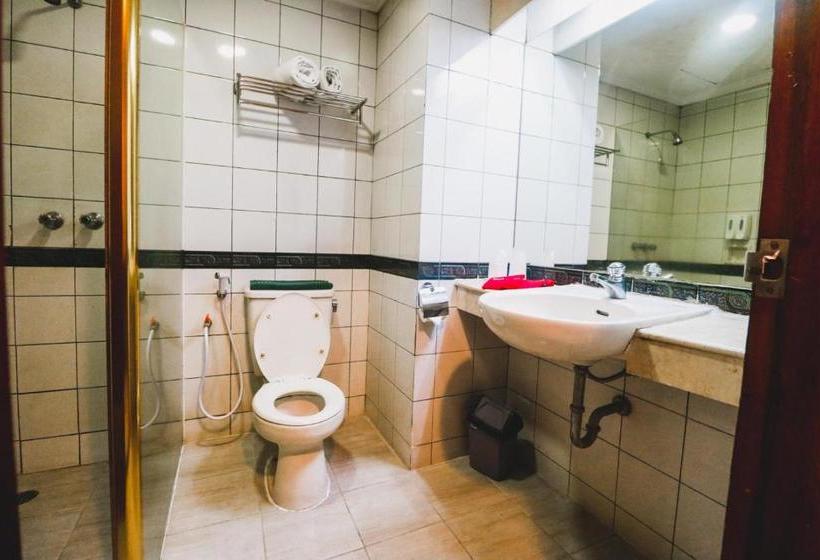 Fotos del hotel The Paragon Hotel By Reddoorz:  18