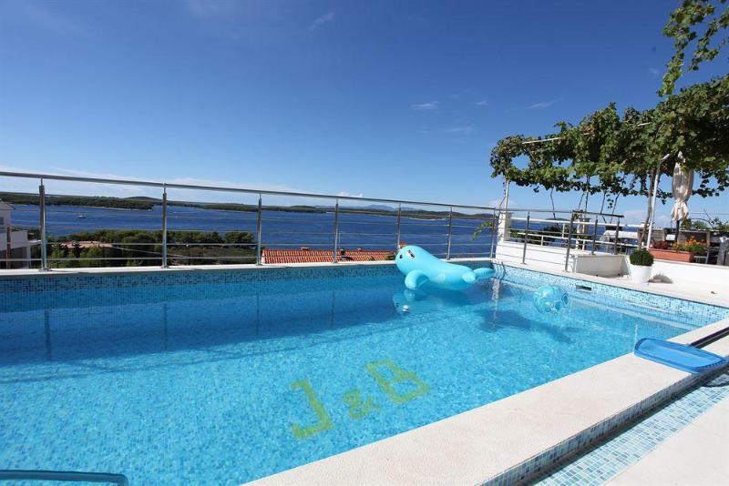 Fotos del hotel J & B Holiday House:  3