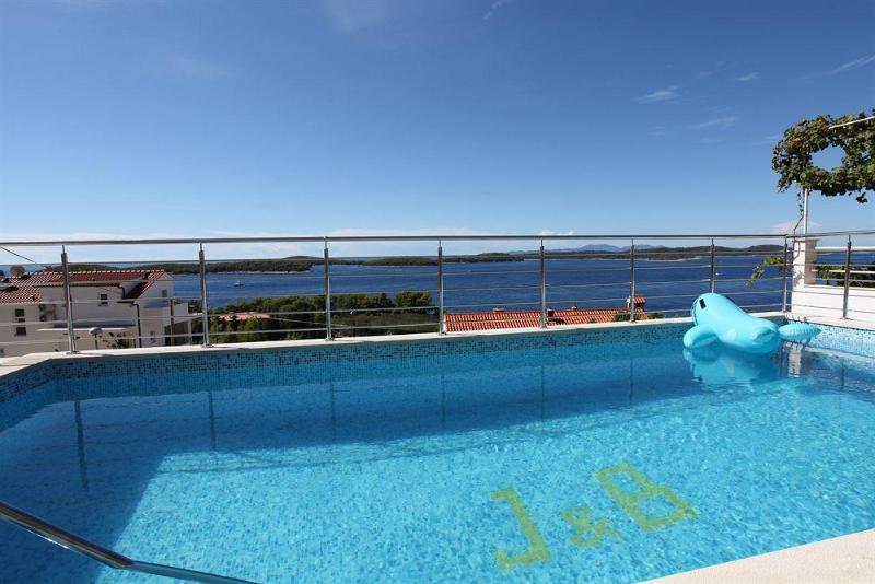 Fotos del hotel J & B Holiday House:  4