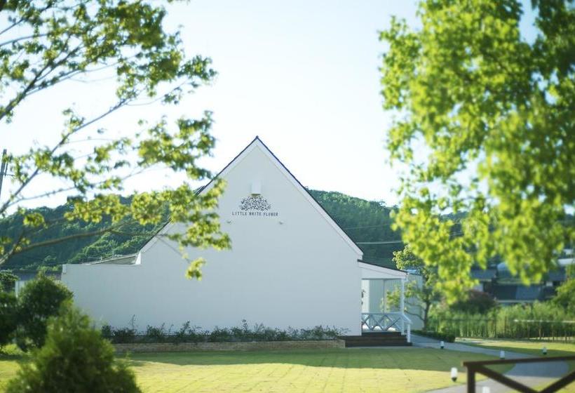 Fotos del hotel Lakeside  Little White Flower:  20