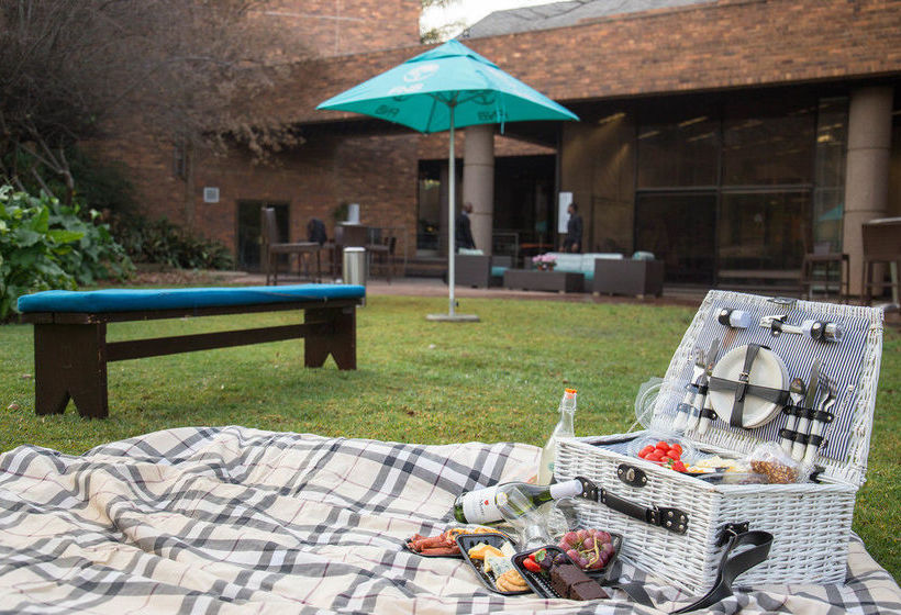 Fotos del hotel Fnb Conference Centre And:  7