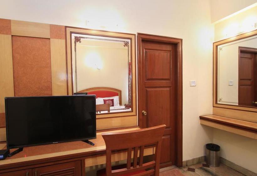 Fotos del hotel Oyo 4439 Aura Inn:  10