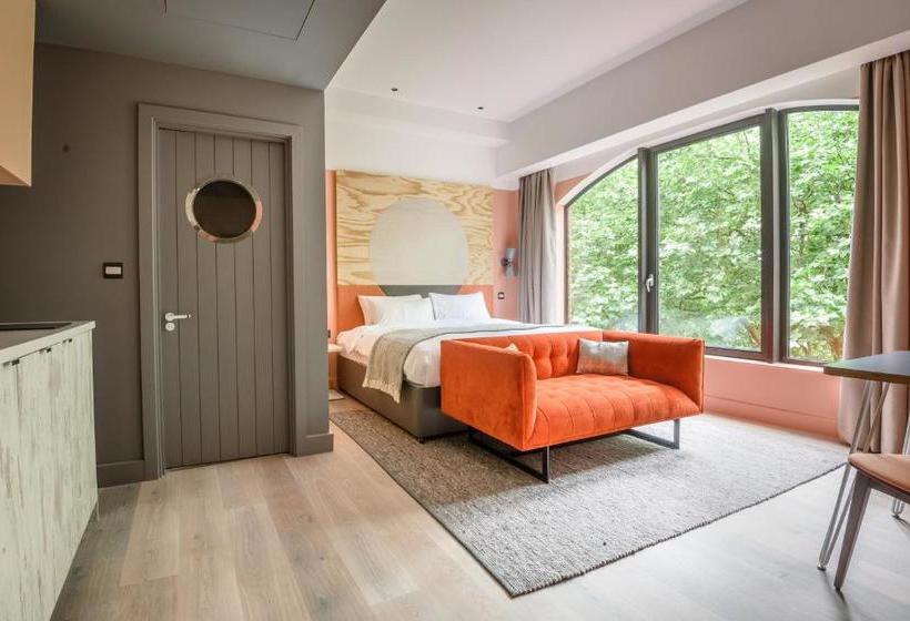 Fotos del hotel Room2 Southampton Hometel:  3