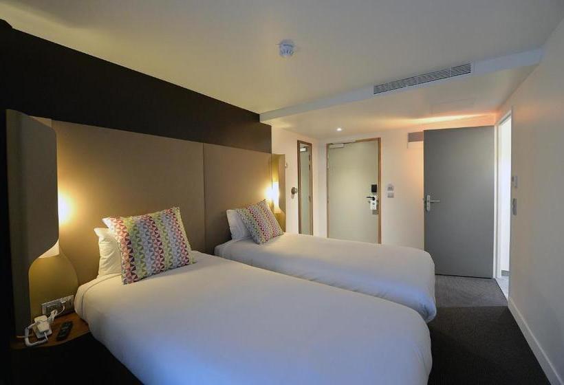 Fotos del hotel Campanile Paris  Clichy Centre:  18