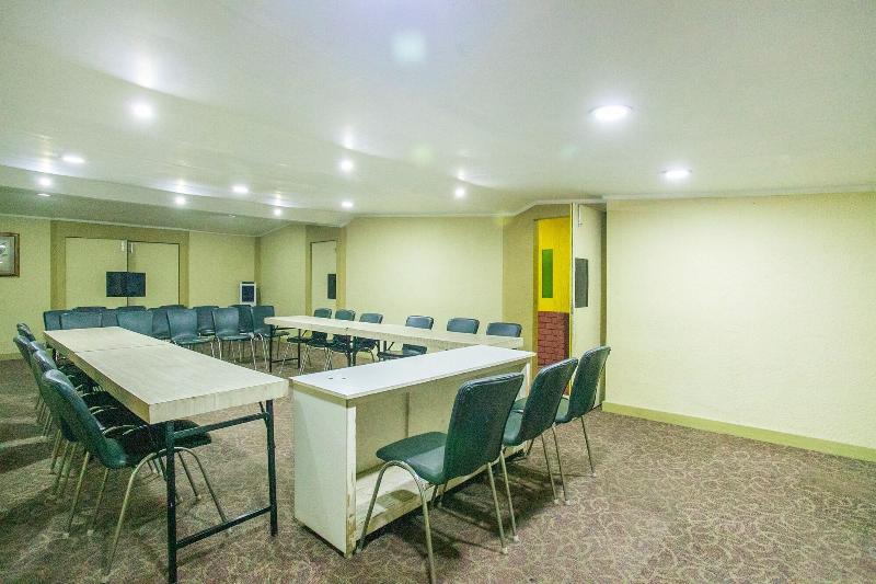 Fotos del hotel Asteria By Treebo:  12