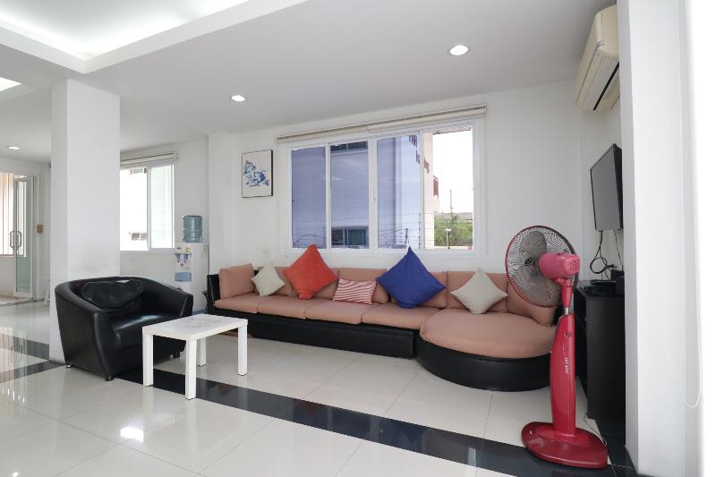 Fotos del hotel Hua Hin Irooms By Oyo Rooms:  2