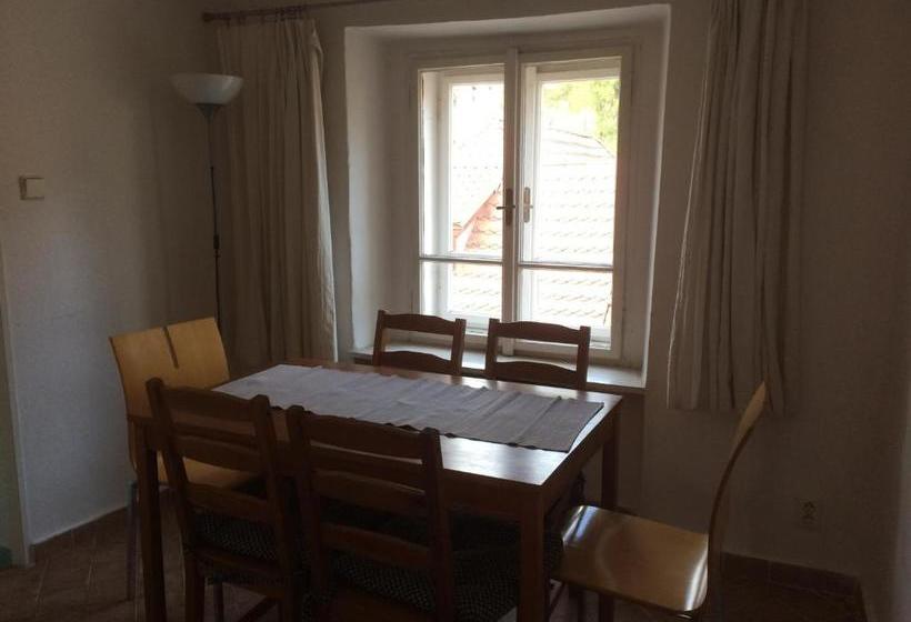 Fotos del hotel At The Golden Plough Apartments:  4