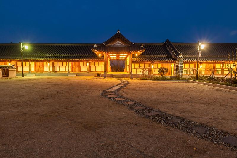 Fotos del hotel Hanok Hotel Youngsanje:  6