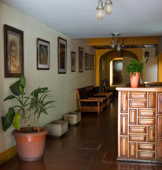 Fotos del hotel Capital O  Villa De León:  2