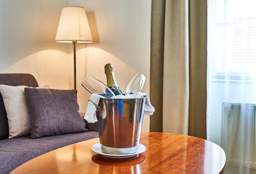 Fotos del hotel Three Golden Crowns Apartments:  22