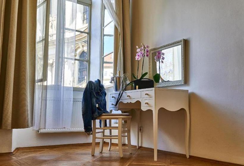 Fotos del hotel Three Golden Crowns Apartments:  23