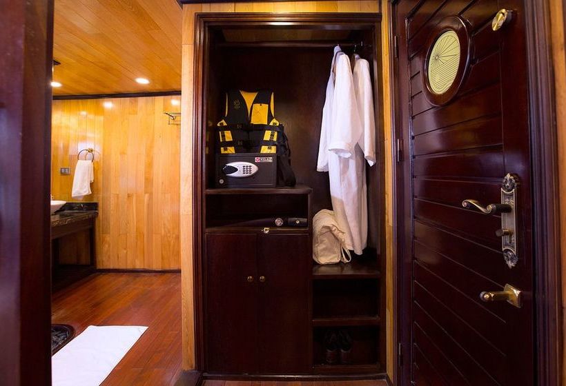 Fotos del hotel Aphrodite Cruises:  7