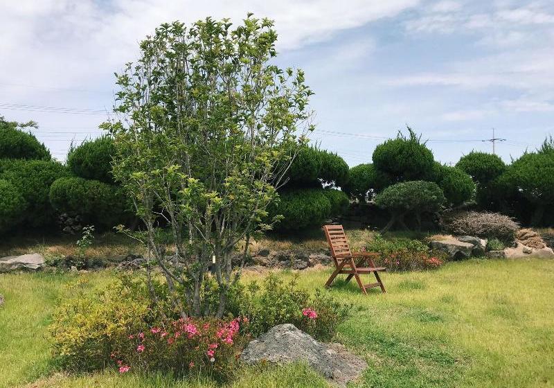 Fotos del hotel At Corner:  15