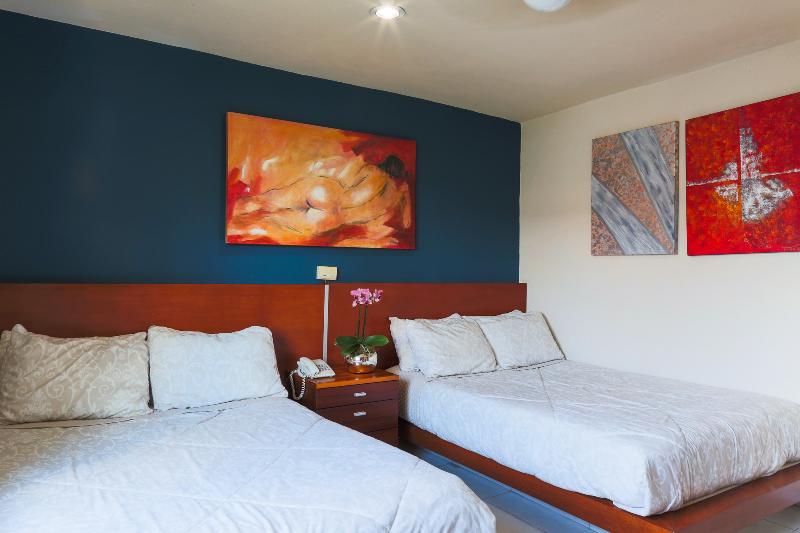 Fotos del hotel Suites Villa Italia:  5