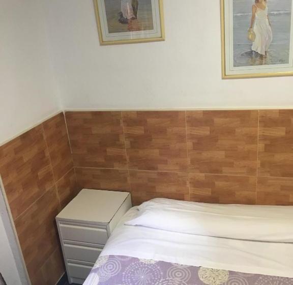 Fotos del hotel Pensión La Ferroviaria No Fumadores:  24