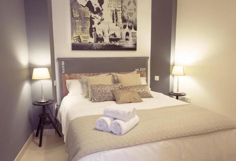 Fotos del hotel Living4Malaga Suites Superior:  12