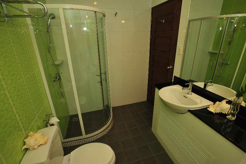 Fotos del hotel Chalong Beachfront Residence:  14