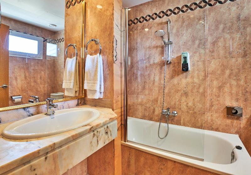 غرفة قياسية إطلالة جانبية علي البحر, Globales Cala Viñas - Adults Only 16+