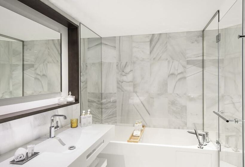 سوییت جونیور با چشم‌انداز دریا, De Mar Gran Meliá, The Leading Hotels of The World - Adults Only