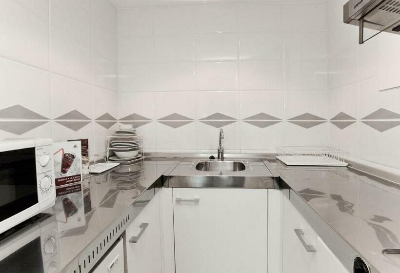 Номер Стандарт Трехместный, Aparthotel Atenea Barcelona