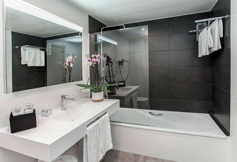 Quarto Triplo Estandar, Aparthotel Atenea Barcelona