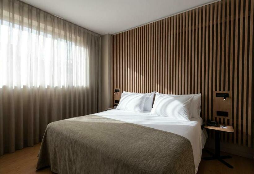 Четырехместный Номер Стандарт, Aparthotel Atenea Barcelona