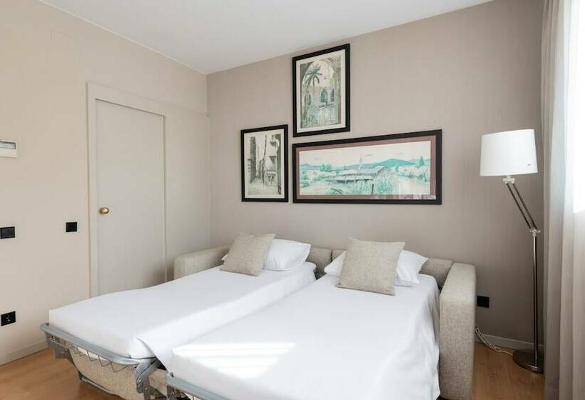 Четырехместный Номер Стандарт, Aparthotel Atenea Barcelona