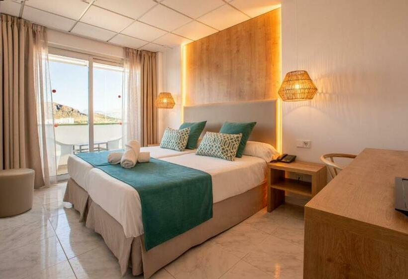 غرفة ديلوكس ذات إطلالة جانبية على البحر, Bahía De Alcudia Hotel & Spa
